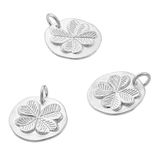 15mm irregular medal sandblasted clover in bas-relief with ring (1pc)